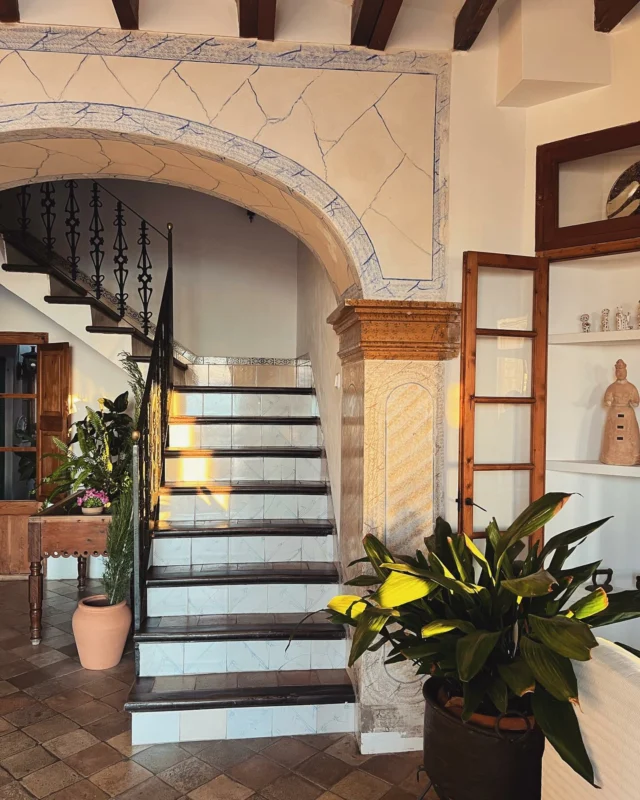 Can Busquets is Boutique Hotel, that rescues the local heritage and nature of the Sierra de la Tramuntana in Mallorca, World heritage, UNESCO.
Delight in every detail! 

By Espacio Doka 

#banyalbufar #banyalbufarmallorca #patrimoniohumanidad #worldheritage 
#hotelmallorca #mallorca #espaciodoka