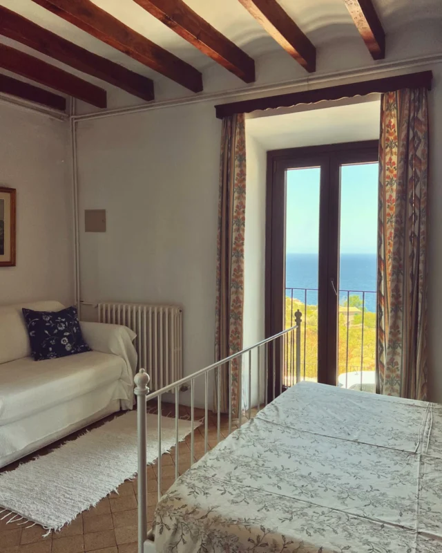 Just wake up here... 💙💚
(and wait! then try our breakfasts! 🤩✨) 

Simplemente despertar aquí ! … 💙🧡
( y espera ! Luego probar nuestros desayunos !! ✨🤩) 

 By Espacio Doka 

#holidaysmallorca #mallorca #banyalbufar #hotelmallorca #mallorcahotel #mallorcaisland #mallorcaparadise #espaciodoka
